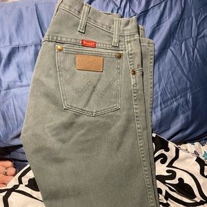 Woman’s vintage wranglers 5 by 34